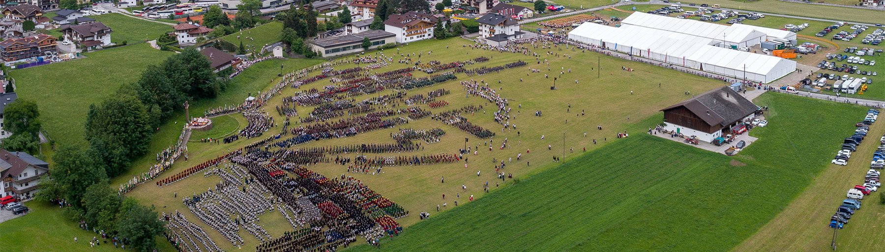 #htmlcaption-imagecycle-nivo_c464-3 VerleihWir überdachen Veranstaltungen jeder Art.Außerdem kümmern wir uns um die Planung, den Aufbau und die Ausstattung der Zelte.
