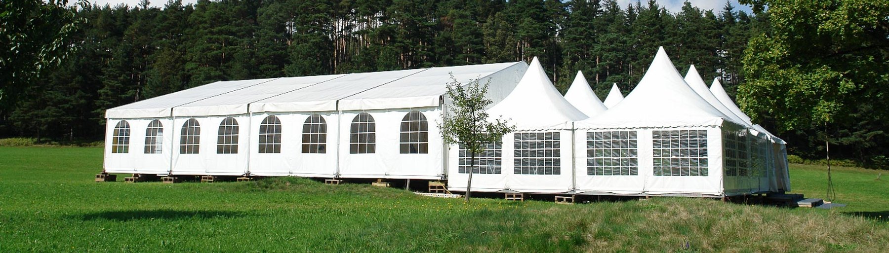Über unsWir überdachen Veranstaltungen jeder Art.Außerdem kümmern wir uns um die Planung, den Aufbau und die Ausstattung der Zelte.