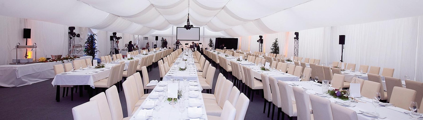 VerleihWir überdachen Veranstaltungen jeder Art.Außerdem kümmern wir uns um die Planung, den Aufbau und die Ausstattung der Zelte.