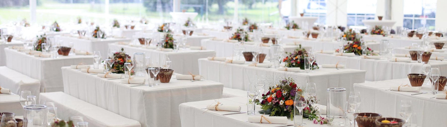 VerleihWir überdachen Veranstaltungen jeder Art.Außerdem kümmern wir uns um die Planung, den Aufbau und die Ausstattung der Zelte.