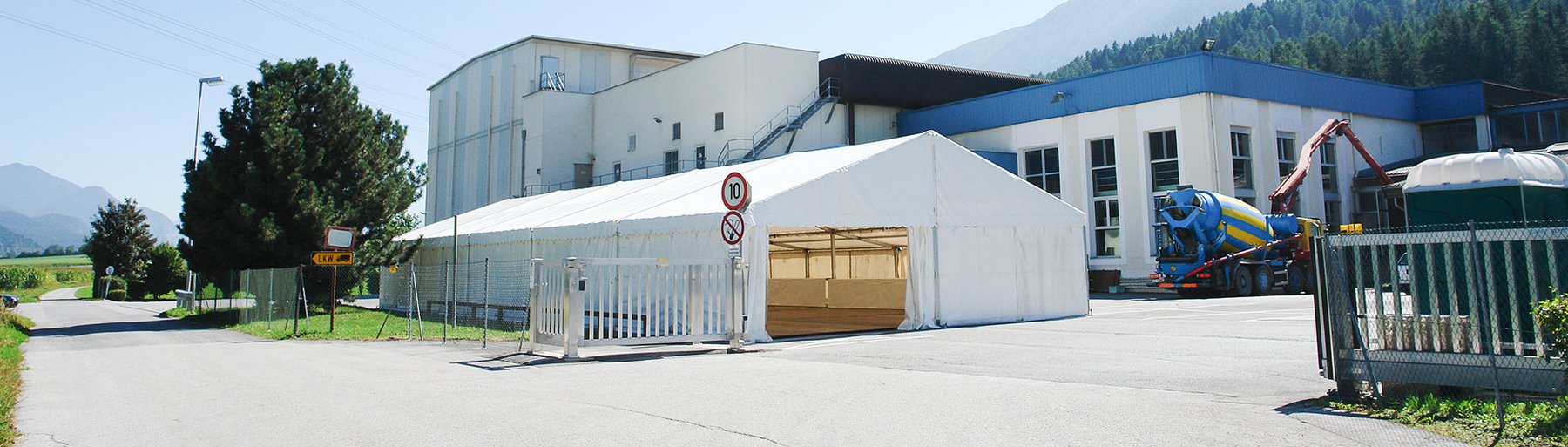 VerleihWir überdachen Veranstaltungen jeder Art.Außerdem kümmern wir uns um die Planung, den Aufbau und die Ausstattung der Zelte.